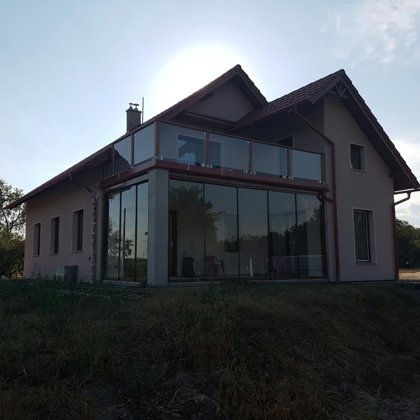 üvegfal, üveg korlát, teraszfedés, pergola, mobilfal