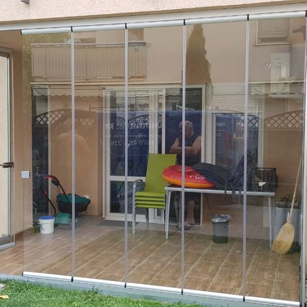 lapozható üvegfalak