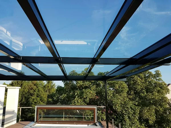 üveg tetőkialakítás, télikert, pergola, üveg teraszbeépítés