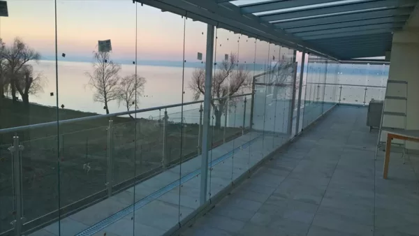 panoráma teraszbeépítés üvegből