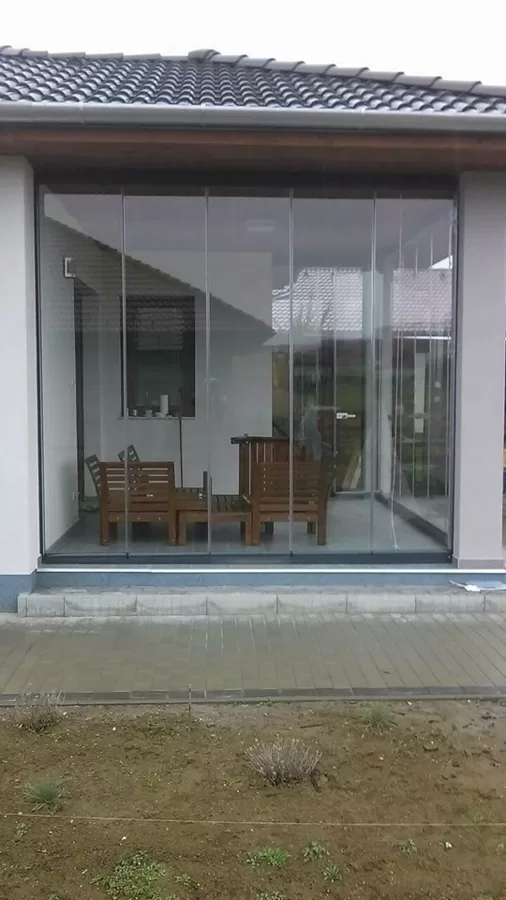 terasz zárás, mobil rendszerű üvegfal
